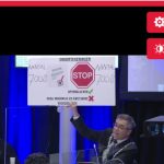Burgermeester toont petitie
